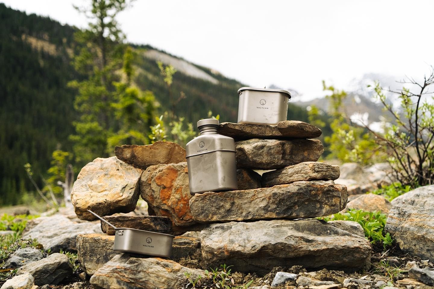 Valtcan Titanium EndurePro Kantine mit Kochgeschirr, Wasserflaschen-Set, Hydrate for Survival, 1,1 l, 750 ml, 400 ml, Lunchbox-Becher mit Deckel und Tragetasche 350 g