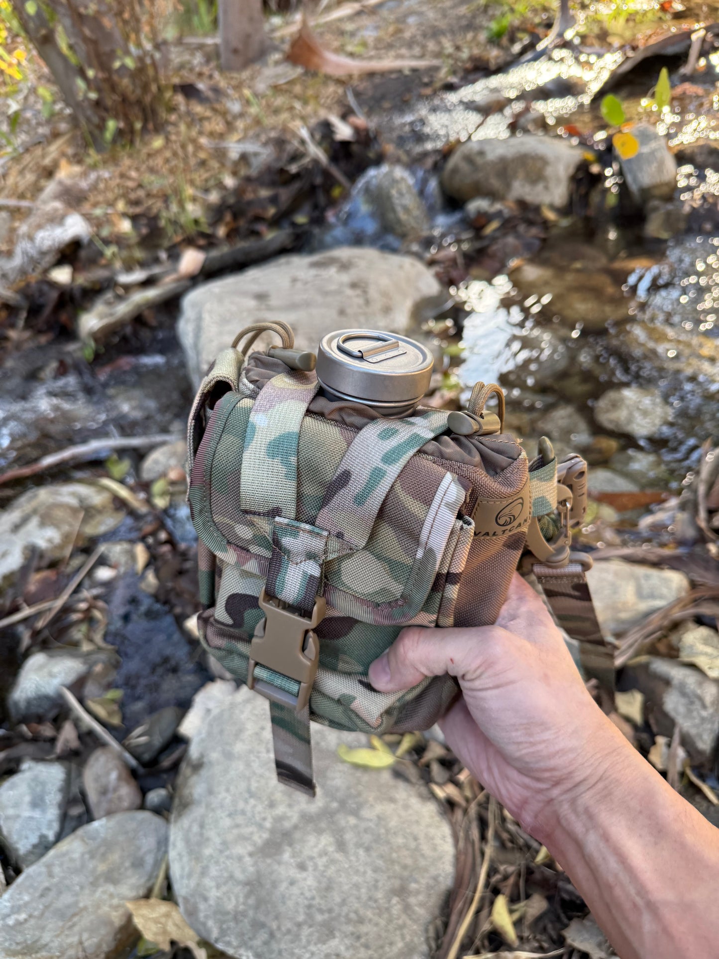 Valtcan Titanium EndurePro Kantine mit Kochgeschirr, Wasserflaschen-Set, Hydrate for Survival, 1,1 l, 750 ml, 400 ml, Lunchbox-Becher mit Deckel und Tragetasche 350 g
