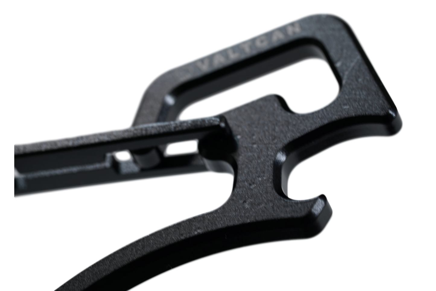 Valtcan Titan-Karabiner mit Flaschenöffner, Space Black, 14 g 